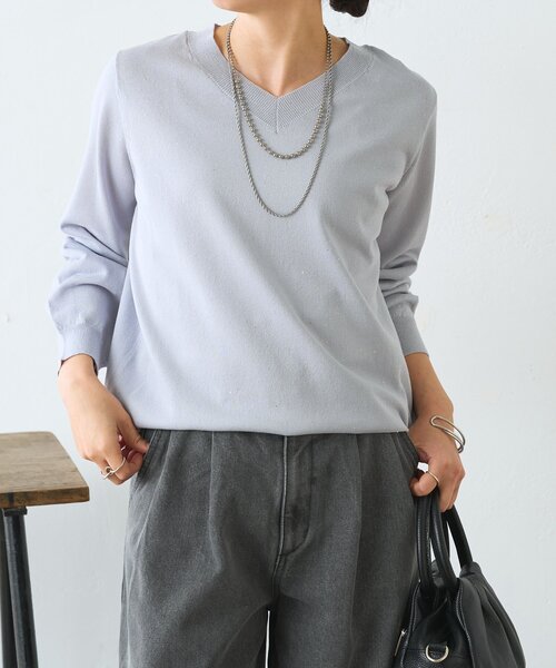 Jena espace merveilleux(ジェナ エスパスメルヴェイユ)の「【上品華やぎ】ミニスパンコールVニット(ニット/セーター・レディース・アイボリー/ブルー系その他/ネイビー・FREE)」の22枚目の写真