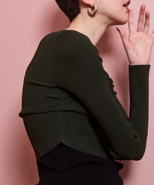 OMMO（オーエムエムオー）の「ASYMME TUCK SHORT KT TOP（ニット/セーター・レディース・パープル/ブラック/カーキ・F）」の6枚目の写真