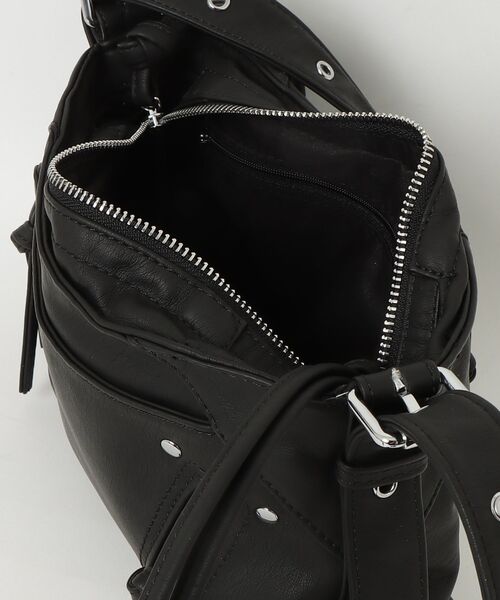 ONE DAY KMC （ワンデイケーエムシー）の「HERB/Four Pockets Shoulder Bag/4ポケットショルダーバッグ（ショルダーバッグ・レディース・ダークグレー/ライトグレー/ブラック・FREE）」の6枚目の写真