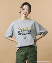 限定展開 ビッグシルエット クルーネック プリントTシャツ/PlayStation サルゲッチュ/WHAT IS A PIPOSARU