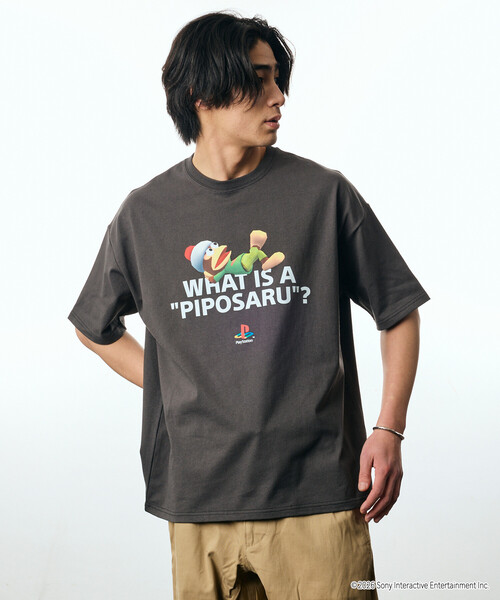 FREAK'S STORE(フリークスストア)の「限定展開 ビッグシルエット クルーネック プリントTシャツ/PlayStation サルゲッチュ/WHAT IS A PIPOSARU(Tシャツ/カットソー・メンズ・杢グレー/ホワイト/スミクロ・SMALL/MEDIUM/LARGE)」の4枚目の写真