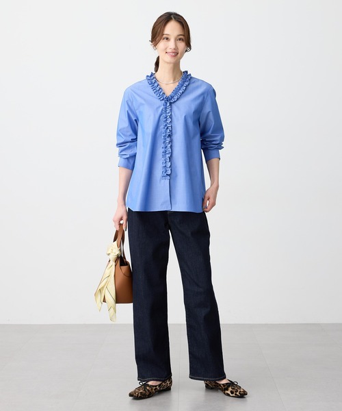 A/C DESIGN BY ALPHA CUBIC（エーシーデザインバイアルファキュービック）の「Vネックフリルブラウス（シャツ/ブラウス・レディース・オフホワイト/ブルー・9号/11号/13号）」の7枚目の写真