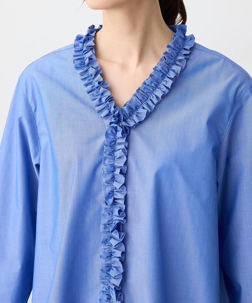A/C DESIGN BY ALPHA CUBIC（エーシーデザインバイアルファキュービック）の「Vネックフリルブラウス（シャツ/ブラウス・レディース・オフホワイト/ブルー・9号/11号/13号）」の9枚目の写真