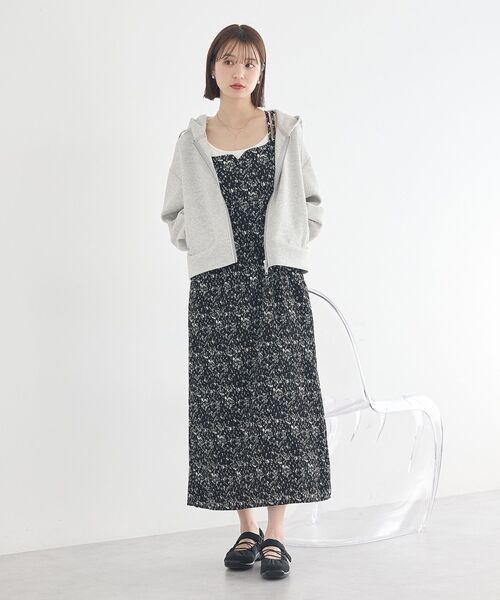 earth music&ecology（アースミュージックアンドエコロジー）の「フラワーバッククロスキャミワンピース（ワンピース・レディース・アイボリー/ブラック・FREE）」の5枚目の写真