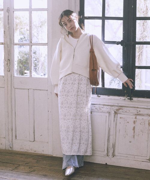 earth music&ecology（アースミュージックアンドエコロジー）の「フラワーバッククロスキャミワンピース（ワンピース・レディース・アイボリー/ブラック・FREE）」の9枚目の写真