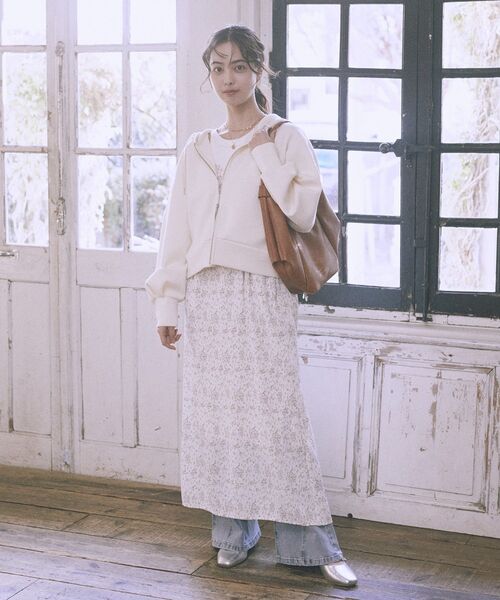 earth music&ecology（アースミュージックアンドエコロジー）の「フラワーバッククロスキャミワンピース（ワンピース・レディース・アイボリー/ブラック・FREE）」の10枚目の写真