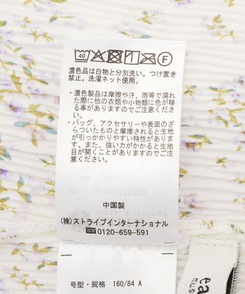 earth music&ecology（アースミュージックアンドエコロジー）の「フラワーバッククロスキャミワンピース（ワンピース・レディース・アイボリー/ブラック・FREE）」の3枚目の写真