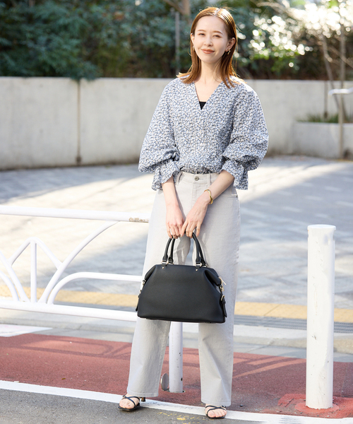 SLOBE IENA（スローブイエナ）の「Vネックフレアスリーブブラウス（シャツ/ブラウス・レディース・ネイビー/ブルー系その他・FREE）」の15枚目の写真