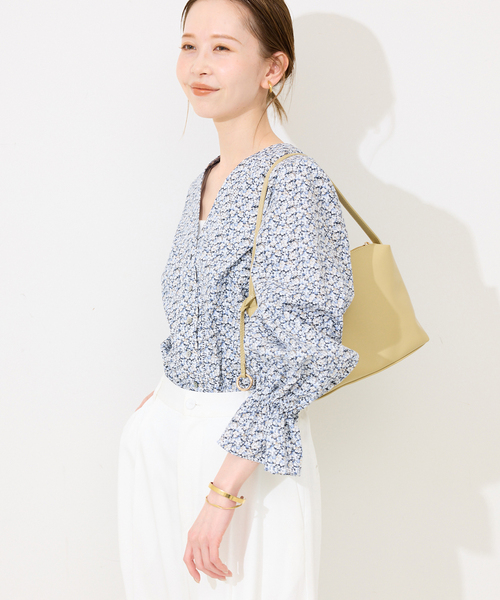 SLOBE IENA（スローブイエナ）の「Vネックフレアスリーブブラウス（シャツ/ブラウス・レディース・ネイビー/ブルー系その他・FREE）」の22枚目の写真