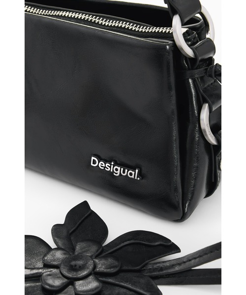 Desigual(デシグアル)の「チェーン&チャーム付きミニショルダーバッグ(ショルダーバッグ・レディース・ブラック・FREE)」の5枚目の写真