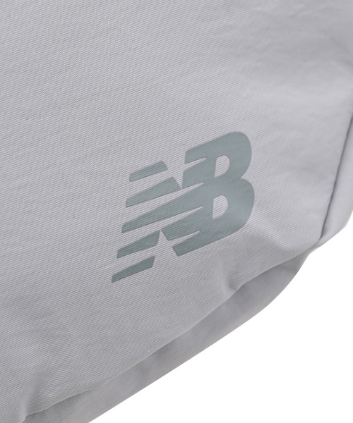 NEW BALANCE（ニューバランス）の「ウエストバッグミディアム（ボディバッグ/ウエストポーチ・メンズ・ライトグレー/ブラック・ONE SIZE）」の9枚目の写真