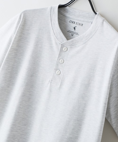 LB/S (エルビーエス)の「【ZERO STAIN/ゼロステイン】汗染みの目立ちにくいTシャツ ZEROSTAIN ヘンリーネックTシャツ 防汚 UVカット 綿タッチ・厚手(Tシャツ/カットソー・メンズ・オフホワイト/ブラック/ホワイト/スミクロ・LARGE/X-LARGE/MEDIUM)」の7枚目の写真
