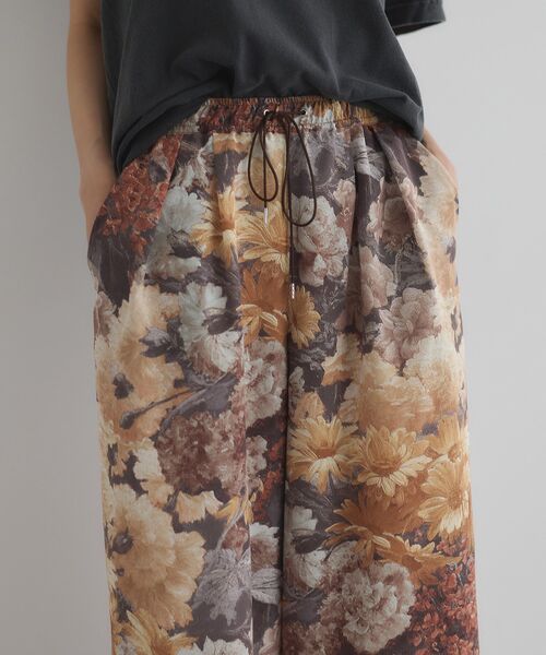 GARAGE OF GOOD CLOTHING（ガレージオブグッドクロージング）の「【日本製】ダークフラワープリントドロストワイドパンツ（その他パンツ・レディース・ダークオレンジ・FREE）」の10枚目の写真
