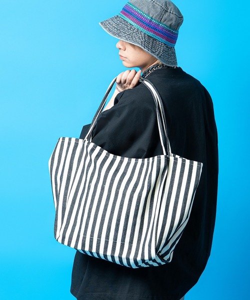 an meets zakka(アンミツザッカ)の「an meets zakka ストライプ柄ヘリンボーン織りコットンキャンバスビッグトートバッグ(トートバッグ・レディース・グリーン/ブラック/ベージュ/レッド/ブルー・ONESIZE)」の2枚目の写真