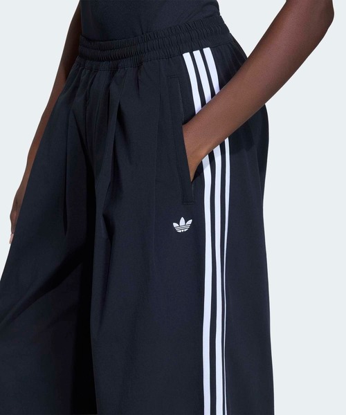 adidas(アディダス)の「ADILENIUM 5.0 OG ADILENIUM プリーツ トラックパンツ / アディダスオリジナルス adidas Originals(スウェットパンツ・レディース・ブラック/ブラウン・X-SMALL/X-LARGE/SMALL/MEDIUM/LARGE/XX-LARGE)」の4枚目の写真