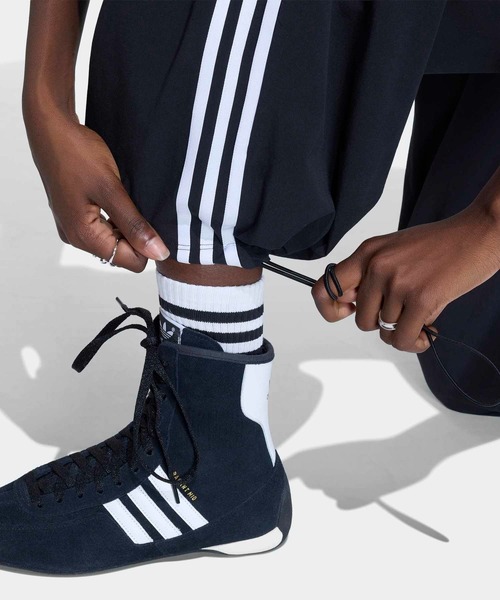 adidas(アディダス)の「ADILENIUM 5.0 OG ADILENIUM プリーツ トラックパンツ / アディダスオリジナルス adidas Originals(スウェットパンツ・レディース・ブラック/ブラウン・X-SMALL/X-LARGE/SMALL/MEDIUM/LARGE/XX-LARGE)」の5枚目の写真