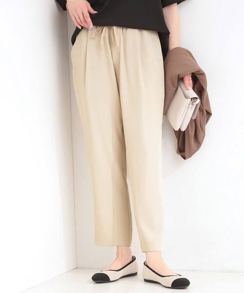 SHOO・LA・RUE（シューラルー）の「【ひんやり/UV/SS-3L/セットアップ可】さらさらぷるん イージーテーパードパンツ（その他パンツ・レディース・ブラック/ベージュ/ブルー/チャコールグレー/ライトイエロー系/モスグリーン/イエロー・10/05/04/03/02/01）」の4枚目の写真