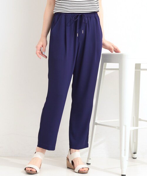 SHOO・LA・RUE（シューラルー）の「【ひんやり/UV/SS-3L/セットアップ可】さらさらぷるん イージーテーパードパンツ（その他パンツ・レディース・ブラック/ベージュ/ブルー/チャコールグレー/ライトイエロー系/モスグリーン/イエロー・10/05/04/03/02/01）」の6枚目の写真