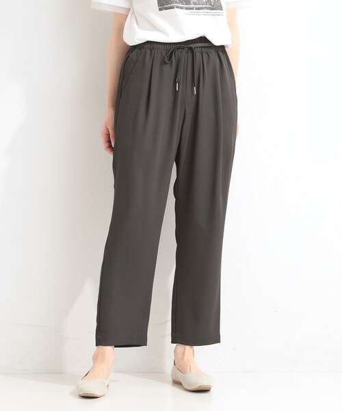 SHOO・LA・RUE（シューラルー）の「【ひんやり/UV/SS-3L/セットアップ可】さらさらぷるん イージーテーパードパンツ（その他パンツ・レディース・ブラック/ベージュ/ブルー/チャコールグレー/ライトイエロー系/モスグリーン/イエロー・10/05/04/03/02/01）」の11枚目の写真