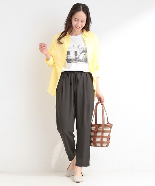 SHOO・LA・RUE（シューラルー）の「【ひんやり/UV/SS-3L/セットアップ可】さらさらぷるん イージーテーパードパンツ（その他パンツ・レディース・ブラック/ベージュ/ブルー/チャコールグレー/ライトイエロー系/モスグリーン/イエロー・10/05/04/03/02/01）」の13枚目の写真