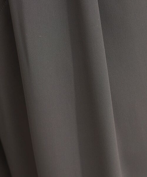 SHOO・LA・RUE（シューラルー）の「【ひんやり/UV/SS-3L/セットアップ可】さらさらぷるん イージーテーパードパンツ（その他パンツ・レディース・ブラック/ベージュ/ブルー/チャコールグレー/ライトイエロー系/モスグリーン/イエロー・10/05/04/03/02/01）」の15枚目の写真