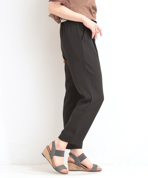 SHOO・LA・RUE（シューラルー）の「【ひんやり/UV/SS-3L/セットアップ可】さらさらぷるん イージーテーパードパンツ（その他パンツ・レディース・ブラック/ベージュ/ブルー/チャコールグレー/ライトイエロー系/モスグリーン/イエロー・10/05/04/03/02/01）」の17枚目の写真