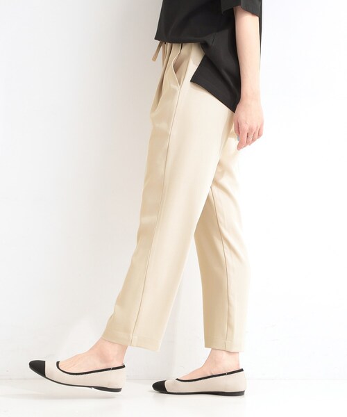 SHOO・LA・RUE(シューラルー)の「【ひんやり/UV/SS-3L/セットアップ可】さらさらぷるん イージーテーパードパンツ(その他パンツ・レディース・ブラック/ベージュ/ブルー/チャコールグレー/ライトイエロー系/モスグリーン/イエロー・10/05/04/03/02/01)」の9枚目の写真