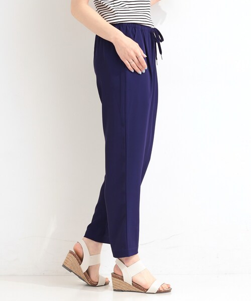 SHOO・LA・RUE(シューラルー)の「【ひんやり/UV/SS-3L/セットアップ可】さらさらぷるん イージーテーパードパンツ(その他パンツ・レディース・ブラック/ベージュ/ブルー/チャコールグレー/ライトイエロー系/モスグリーン/イエロー・10/05/04/03/02/01)」の13枚目の写真