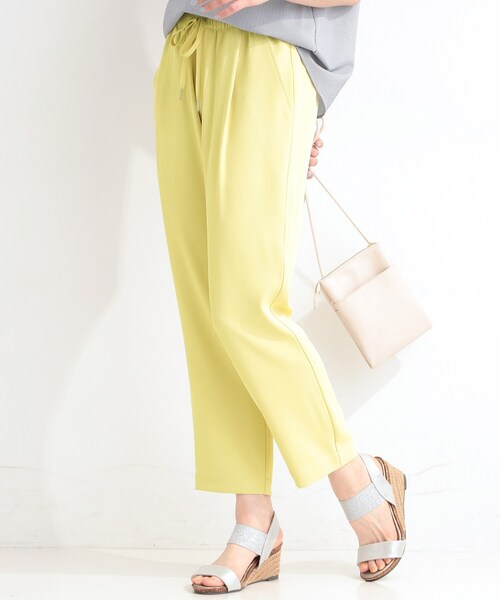 SHOO・LA・RUE（シューラルー）の「【ひんやり/UV/SS-3L/セットアップ可】さらさらぷるん イージーテーパードパンツ（その他パンツ・レディース・ブラック/ベージュ/ブルー/チャコールグレー/ライトイエロー系/モスグリーン/イエロー・10/05/04/03/02/01）」の8枚目の写真
