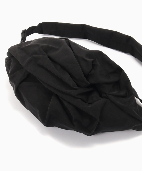 Cote&Ciel（コートエシエル）の「COTE&CIEL ORNE SMOOTH（ボディバッグ/ウエストポーチ・メンズ・ブラック・FREE）」の9枚目の写真