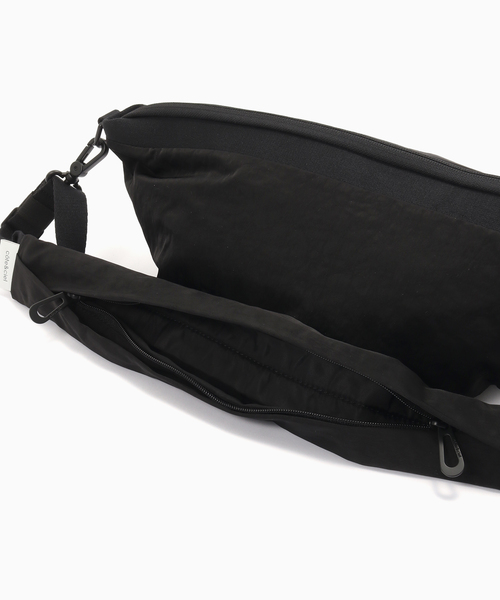 Cote&Ciel（コートエシエル）の「COTE&CIEL ORNE SMOOTH（ボディバッグ/ウエストポーチ・メンズ・ブラック・FREE）」の6枚目の写真