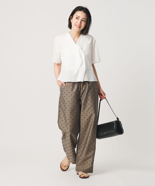 BEAUTY&YOUTH UNITED ARROWS(ビューティーアンドユースユナイテッドアローズ)の「ソリッド&ストライプ ラッフル シャツブラウス ウォッシャブル(シャツ/ブラウス・レディース・ナチュラル/ブラック/ホワイト・FREE)」の17枚目の写真