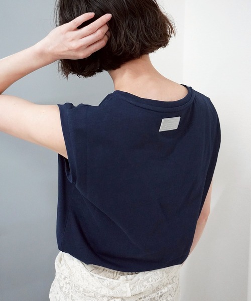 gossara(ゴサラ)の「【1枚あると便利】ラバータグ付きノースリPO(Tシャツ/カットソー・レディース・ホワイト/ブラウン/ライトイエロー/ネイビー・FREE)」の3枚目の写真