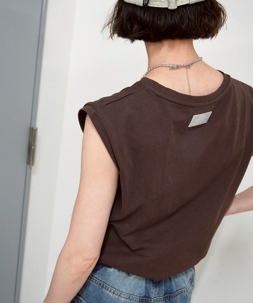gossara(ゴサラ)の「【1枚あると便利】ラバータグ付きノースリPO(Tシャツ/カットソー・レディース・ホワイト/ブラウン/ライトイエロー/ネイビー・FREE)」の5枚目の写真