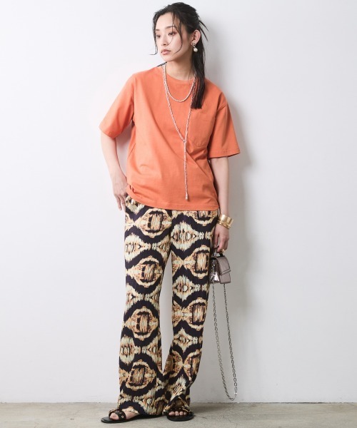 CHIC STYLE(シックスタイル)の「綿100%ロゴプリントカラーTシャツ<大きいサイズ有>シックスタイル(Tシャツ/カットソー・レディース・オレンジ/ブラック/ブルー系・L/M/5L/4L/3L/LL)」の4枚目の写真