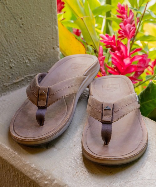 REEF(リーフ)の「REEF メンズ LEATHER OFFSHORE ビーチサンダル 【2026年春夏モデル】/リーフレザーサンダル(サンダル・メンズ・ブラック×レッド・28cm/27cm/26cm)」の1枚目の写真