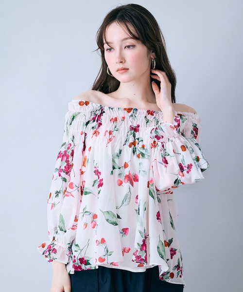 Audie a Muses（オーディアミューズ）の「チェリープリントボリュームブラウス（シャツ/ブラウス・レディース・ブラック/オフホワイト・42/38）」の7枚目の写真
