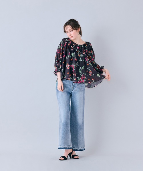 Audie a Muses（オーディアミューズ）の「チェリープリントボリュームブラウス（シャツ/ブラウス・レディース・ブラック/オフホワイト・42/38）」の11枚目の写真