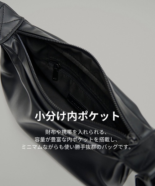 STUDIOUS（ステュディオス）の「【STUDIOUS】HARF MOON SHOULDER BAG - Small/ハーフムーンショルダーバッグ - スモール 長さ調節可能（ショルダーバッグ・メンズ・ブラック・FREE）」の4枚目の写真