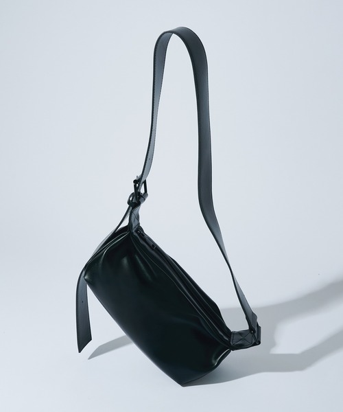 STUDIOUS（ステュディオス）の「【STUDIOUS】HARF MOON SHOULDER BAG - Small/ハーフムーンショルダーバッグ - スモール 長さ調節可能（ショルダーバッグ・メンズ・ブラック・FREE）」の21枚目の写真