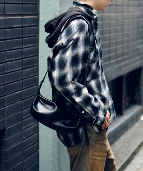 STUDIOUS（ステュディオス）の「【STUDIOUS】HARF MOON SHOULDER BAG - Small/ハーフムーンショルダーバッグ - スモール 長さ調節可能（ショルダーバッグ・メンズ・ブラック・FREE）」の18枚目の写真