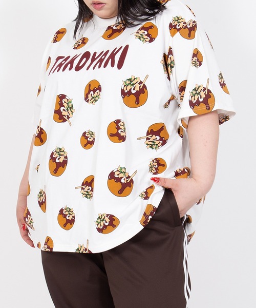 PUNYUS（プニュズ）の「たこ焼き総柄Tシャツ（Tシャツ/カットソー・レディース・ブラウン・1/2/3/4/5）」の2枚目の写真