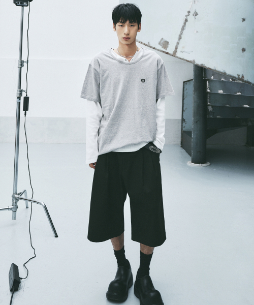 NICK&NICOLE(ニックアンドニコール)の「WIDE TWO-TUCK BERMUDA PANTS_BLACK(その他パンツ・メンズ・その他・LARGE/MEDIUM)」の3枚目の写真