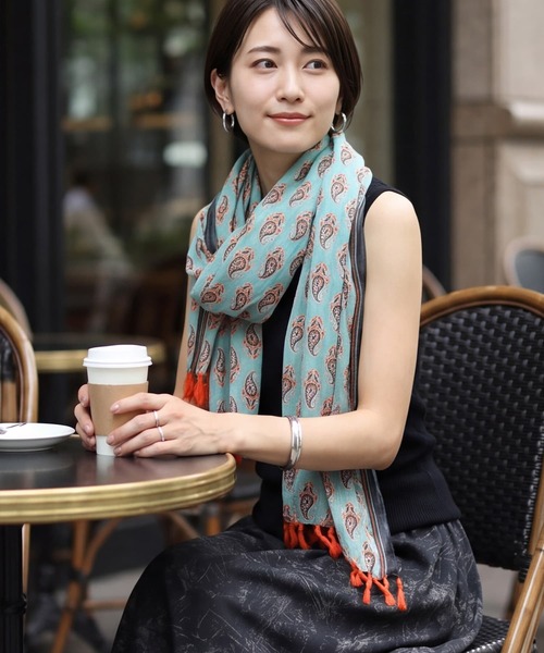 STYLE DELI(スタイルデリ)の「柄のシワ加工入りサマーストール(ストール/ショール・レディース・ライトブルー/ネイビー・FREE)」の4枚目の写真