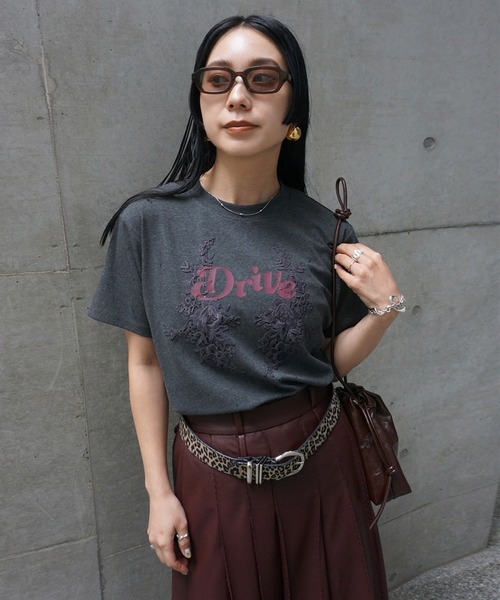 Ameri(アメリ)の「26AW LACE DOCKING CONCEPT TEE(Tシャツ/カットソー・レディース・スミクロ/ブラウン/ホワイト/グリーン・FREE)」の7枚目の写真