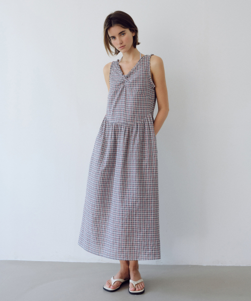 URAGO（ユラーゴ）の「Check V shirring dress（ワンピース・レディース・ネイビー/レッド・FREE）」の3枚目の写真