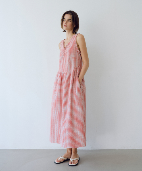 URAGO（ユラーゴ）の「Check V shirring dress（ワンピース・レディース・ネイビー/レッド・FREE）」の5枚目の写真