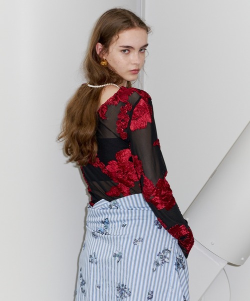 yae（ヤエ）の「Flower embroidery sheer top / フラワーエンブロイダリートップ（Tシャツ/カットソー・レディース・ベージュ/レッド・FREE）」の17枚目の写真