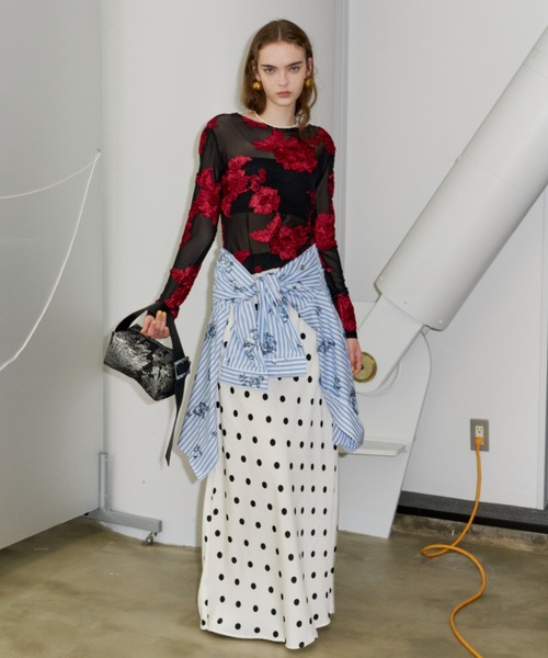 yae（ヤエ）の「Flower embroidery sheer top / フラワーエンブロイダリートップ（Tシャツ/カットソー・レディース・ベージュ/レッド・FREE）」の20枚目の写真
