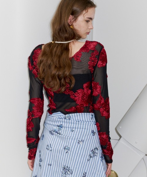 yae（ヤエ）の「Flower embroidery sheer top / フラワーエンブロイダリートップ（Tシャツ/カットソー・レディース・ベージュ/レッド・FREE）」の16枚目の写真